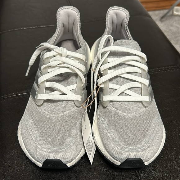 NWT Ultraboost Runners - Picture 2 of 6